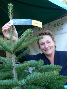 Fair-Trees®-Weihnachtsbäume sind mit speziellen Etiketten gekennzeichnet. Marianne Bols, Gründerin von Fair Trees®.